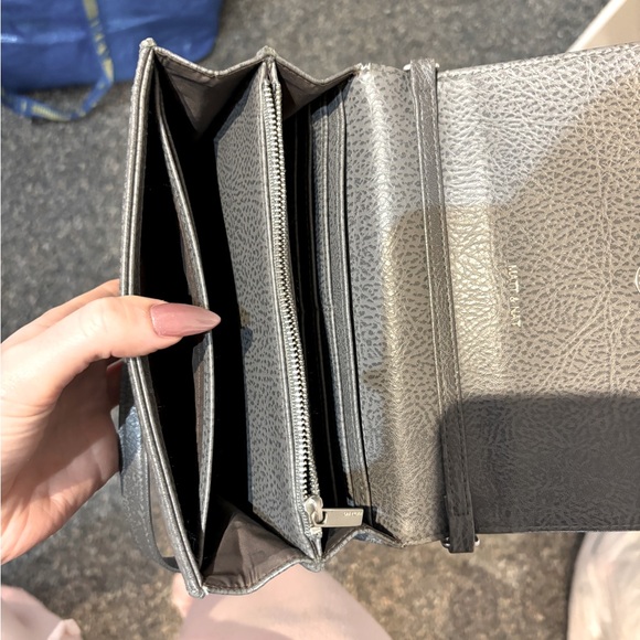 Matt and Nat Bee Vegan Crossbody Bag Grey - Picture 5 of 6